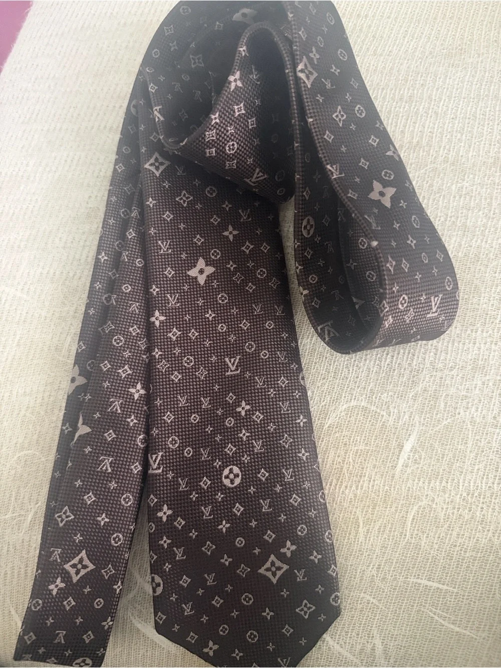The Unbranded Brand elegant dark